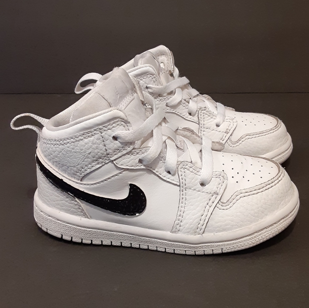 NIKE AIR JORDAN MID 1, White w/ Black swoosh, Infant/Toddler 8C.
